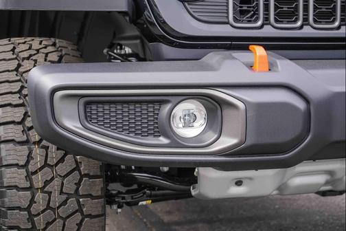 Black Clearcoat 2026 Jeep Gladiator Mojave 4x4