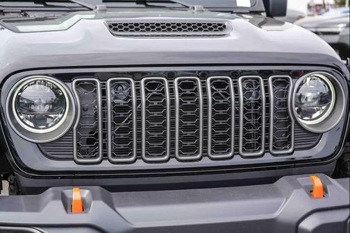 Black Clearcoat 2026 Jeep Gladiator Mojave 4x4