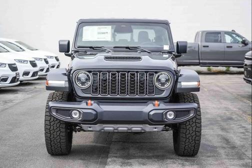 Black Clearcoat 2026 Jeep Gladiator Mojave 4x4
