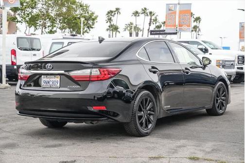 2017 Lexus ES 300h Base