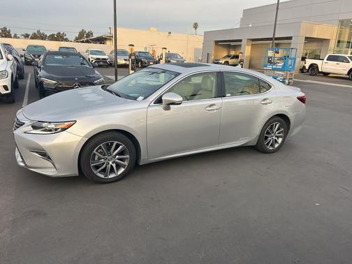 2016 Lexus ES 300h Base