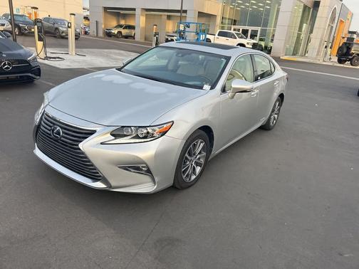 2016 Lexus ES 300h Base