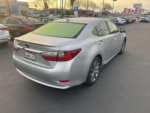 2016 Lexus ES 300h Base