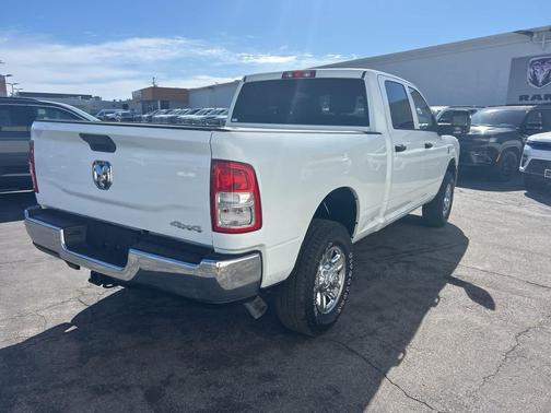 2024 RAM 3500 Tradesman Crew Cab 4x4 6'4' Box