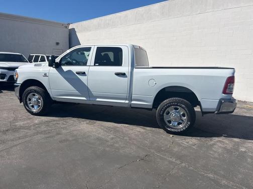 2024 RAM 3500 Tradesman Crew Cab 4x4 6'4' Box