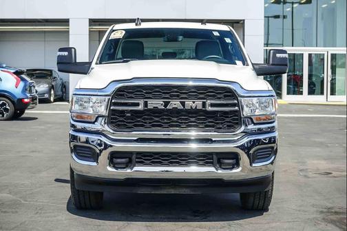 Bright White Clearcoat 2024 RAM 3500 Tradesman Crew Cab 4x4 6'4' Box
