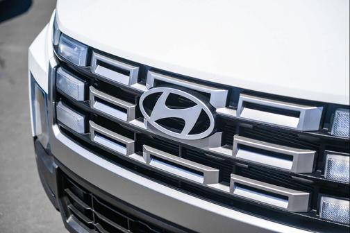 Atlas White 2025 Hyundai SANTA CRUZ SE
