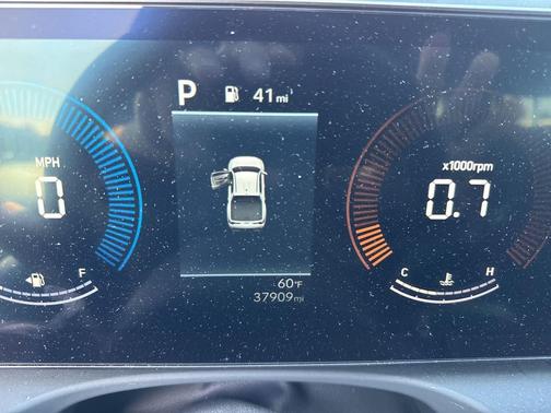 Atlas White 2025 Hyundai SANTA CRUZ SE