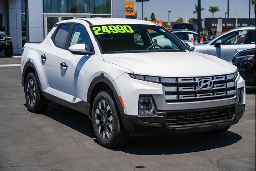 Atlas White 2025 Hyundai SANTA CRUZ SE