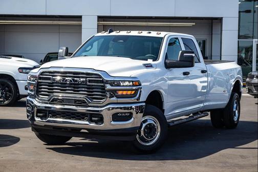 Bright White Clearcoat 2026 RAM 3500 Tradesman Crew Cab 4x4 8' Box