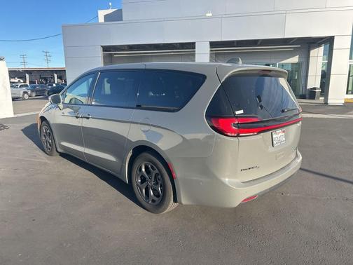 2022 Chrysler Pacifica Hybrid Limited