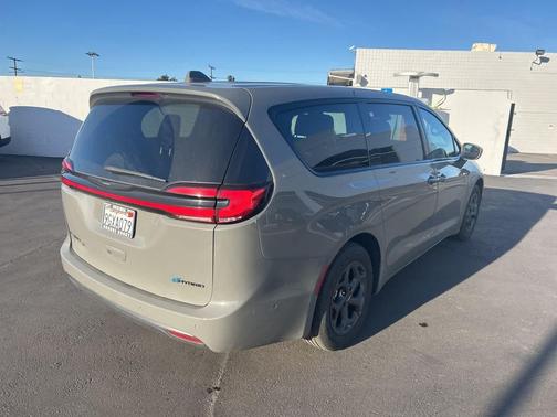 2022 Chrysler Pacifica Hybrid Limited