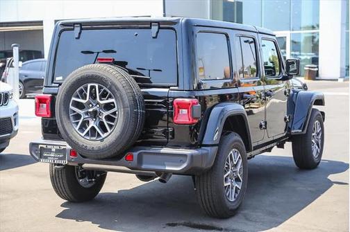 2025 Jeep Wrangler 4-Door Sahara 4x4