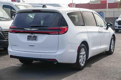 2026 Chrysler Pacifica L