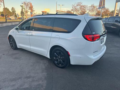 2020 Chrysler Pacifica Hybrid Limited