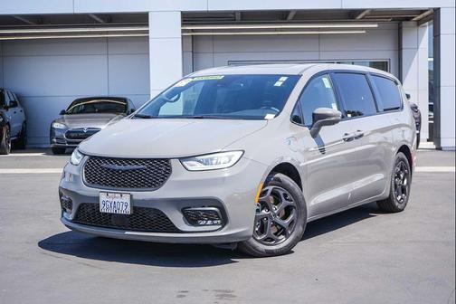Ceramic Gray Clearcoat 2022 Chrysler Pacifica Hybrid Limited