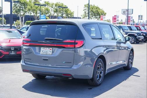Ceramic Gray Clearcoat 2022 Chrysler Pacifica Hybrid Limited