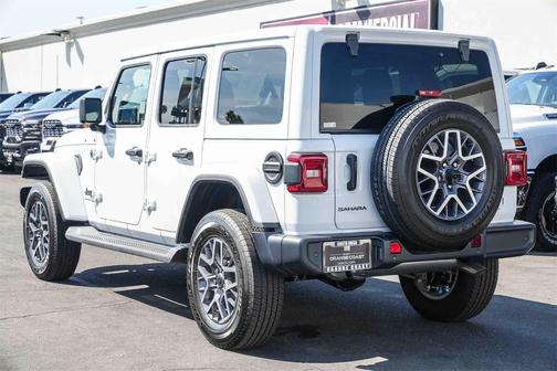 2025 Jeep Wrangler 4-Door Sahara 4x4