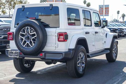2025 Jeep Wrangler 4-Door Sahara 4x4
