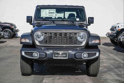 Granite Crystal Metallic Clearcoat 2026 Jeep Gladiator Sport