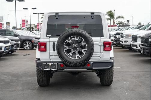 2025 Jeep Wrangler 4-Door Sahara 4x4