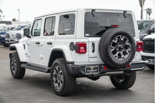 2025 Jeep Wrangler 4-Door Sahara 4x4
