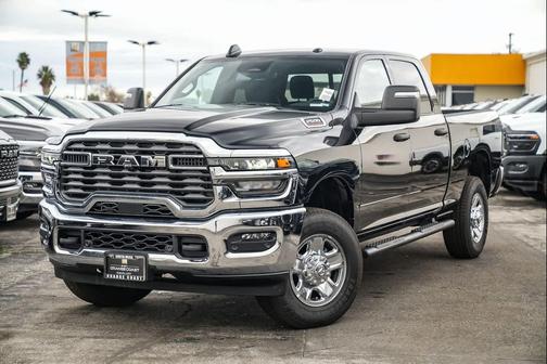 2025 RAM 2500 Tradesman Crew Cab 4x4 6'4' Box