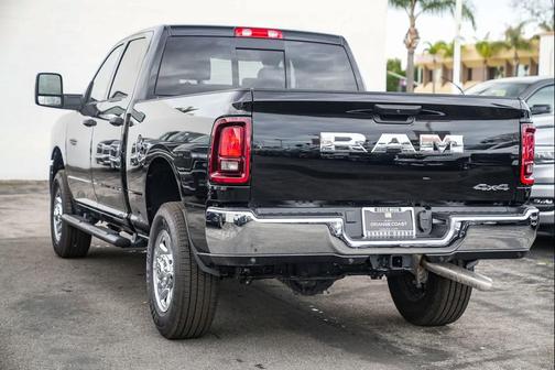 2025 RAM 2500 Tradesman Crew Cab 4x4 6'4' Box