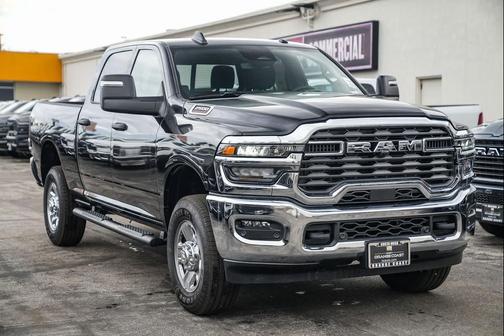 2025 RAM 2500 Tradesman Crew Cab 4x4 6'4' Box