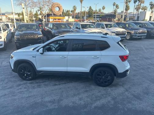 2024 Volkswagen Taos 1.5T SE