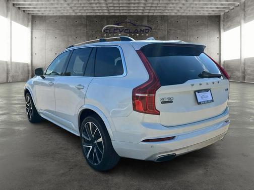 2019 Volvo XC90 T6 Momentum