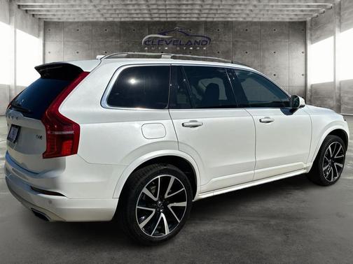 2019 Volvo XC90 T6 Momentum