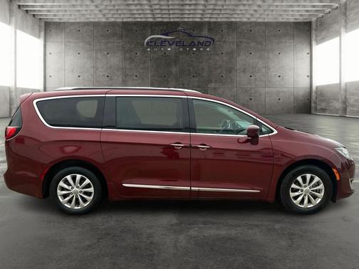 2018 Chrysler Pacifica Touring-L