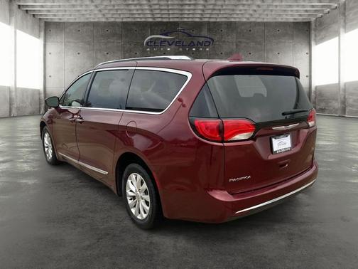 2018 Chrysler Pacifica Touring-L