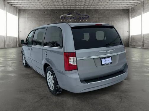2016 Chrysler Town & Country LX