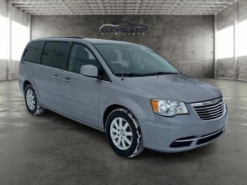 2016 Chrysler Town & Country LX