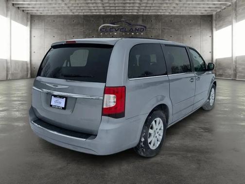 2016 Chrysler Town & Country LX