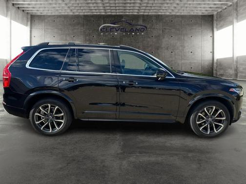 2017 Volvo XC90 T6 Momentum
