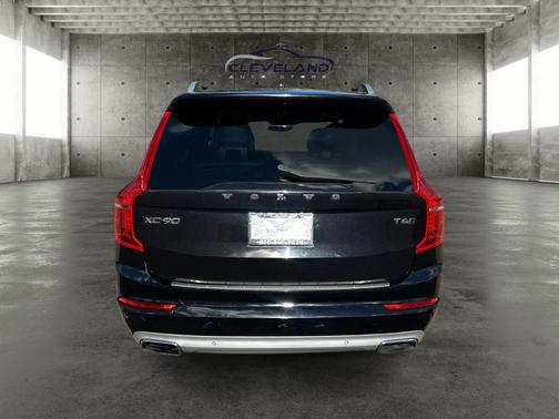 2017 Volvo XC90 T6 Momentum