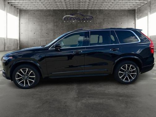 2017 Volvo XC90 T6 Momentum