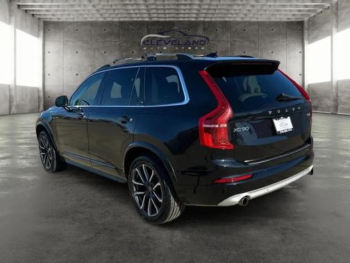2018 Volvo XC90 T5 Momentum