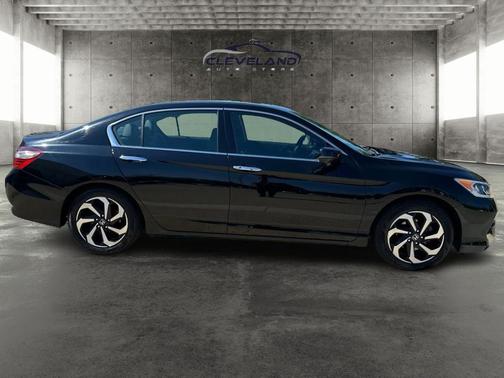 2017 Honda Accord EX-L w/Navigation & Honda Sensing
