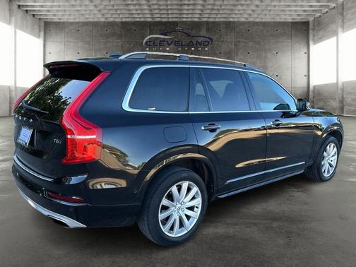 2018 Volvo XC90 T6 Momentum