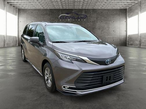 2021 Toyota Sienna XLE 8 Passenger