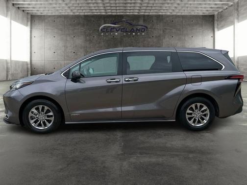 2021 Toyota Sienna XLE 8 Passenger