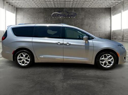 2018 Chrysler Pacifica Touring-L Plus