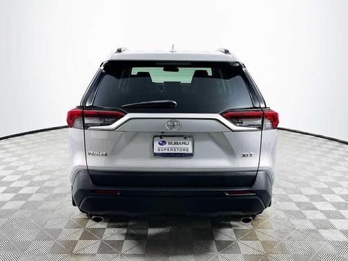 Silver Sky Metallic 2019 Toyota RAV4 XLE