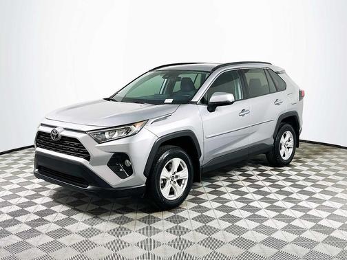 Silver Sky Metallic 2019 Toyota RAV4 XLE