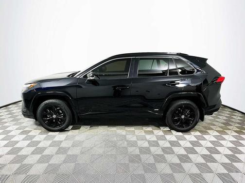 2022 Toyota RAV4 Hybrid SE