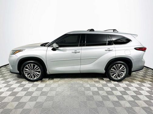 2022 Toyota Highlander Platinum